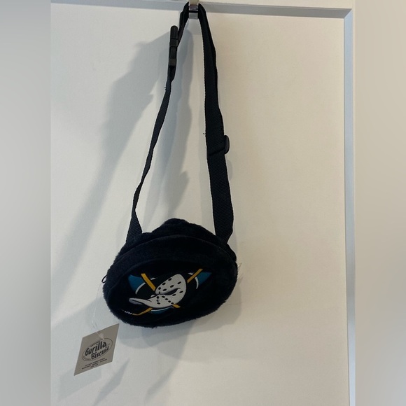 New NHL Mighty Ducks Anaheim Black Plush Waist Crossbody Pouch Bag Unisex - Picture 9 of 10